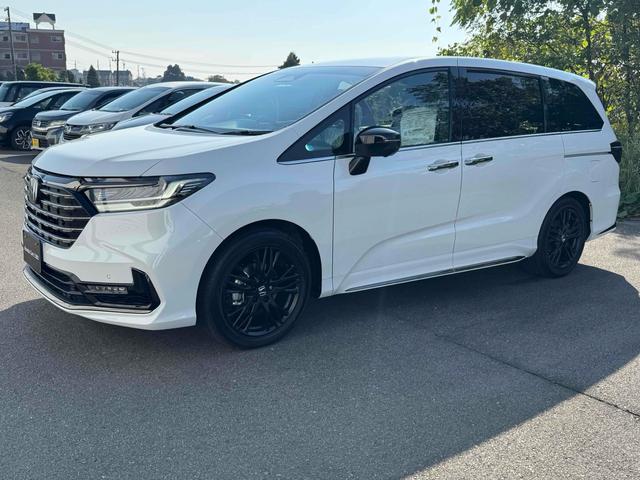 オデッセイハイブリッド ｅ：ＨＥＶアブソルート・ＥＸブラックエディション　ハイブリッド　両側電動スライドドア　クリアランスソナー　オートクルーズコントロール　レーンアシスト　衝突被害軽減システム　ＬＥＤヘッドランプ　電動リアゲート　スマートキー　ＣＶＴ　盗難防止システム（3枚目）