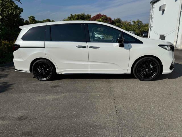 オデッセイハイブリッド ｅ：ＨＥＶアブソルート・ＥＸブラックエディション　ハイブリッド　両側電動スライドドア　クリアランスソナー　オートクルーズコントロール　レーンアシスト　衝突被害軽減システム　ＬＥＤヘッドランプ　電動リアゲート　スマートキー　ＣＶＴ　盗難防止システム（4枚目）