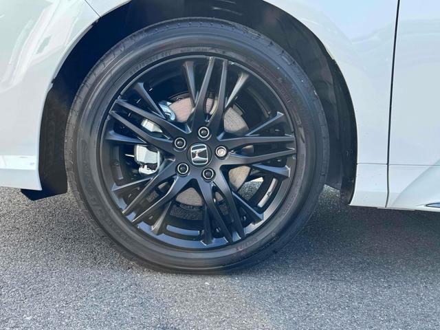 オデッセイハイブリッド ｅ：ＨＥＶアブソルート・ＥＸブラックエディション　ハイブリッド　両側電動スライドドア　クリアランスソナー　オートクルーズコントロール　レーンアシスト　衝突被害軽減システム　ＬＥＤヘッドランプ　電動リアゲート　スマートキー　ＣＶＴ　盗難防止システム（13枚目）