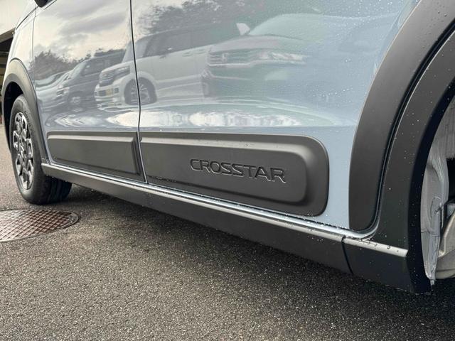 フリード クロスター　８インチナビ　テールゲートスポイラー　ボディーサイドモール　レーンアシスト　衝突被害軽減システム　両側電動スライドドア　ＬＥＤヘッドランプ　ヘッドライトウォッシャー　スマートキー　電動格納ミラー（3枚目）