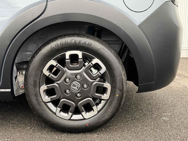 フリード クロスター　８インチナビ　テールゲートスポイラー　ボディーサイドモール　レーンアシスト　衝突被害軽減システム　両側電動スライドドア　ＬＥＤヘッドランプ　ヘッドライトウォッシャー　スマートキー　電動格納ミラー（21枚目）