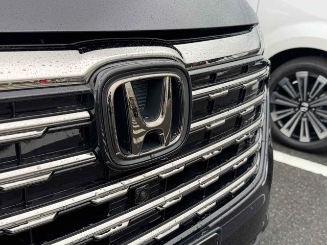 オデッセイハイブリッド ｅ：ＨＥＶアブソルート・ＥＸ　１１インチ純正ナビ　１２インチリア席モニター　純正ＥＴＣ　ブラックエンブレム　オートクルーズコントロール　衝突被害軽減システム　ＬＥＤヘッドランプ　スマートキー　シートヒーター　ＣＶＴ（6枚目）