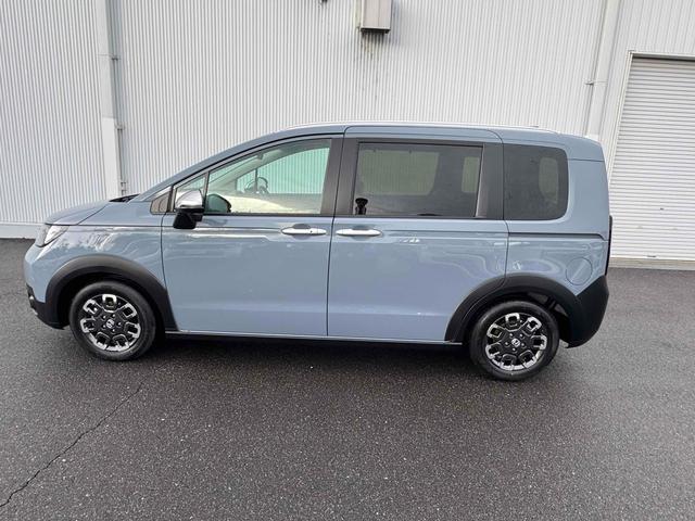 フリード e:HEVクロスター 福祉車輌 純正8インチナビ TV オートクルーズコントロール 衝突被害軽減システム 両側電動スライドドア スマートキー LEDヘッドランプ シートヒーター 盗難防止システム CVT ABS(9枚目)