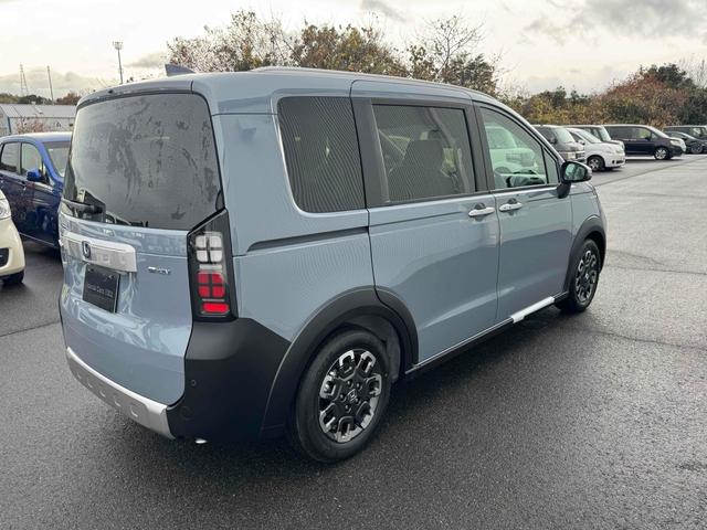 フリード e:HEVクロスター 福祉車輌 純正8インチナビ TV オートクルーズコントロール 衝突被害軽減システム 両側電動スライドドア スマートキー LEDヘッドランプ シートヒーター 盗難防止システム CVT ABS(11枚目)