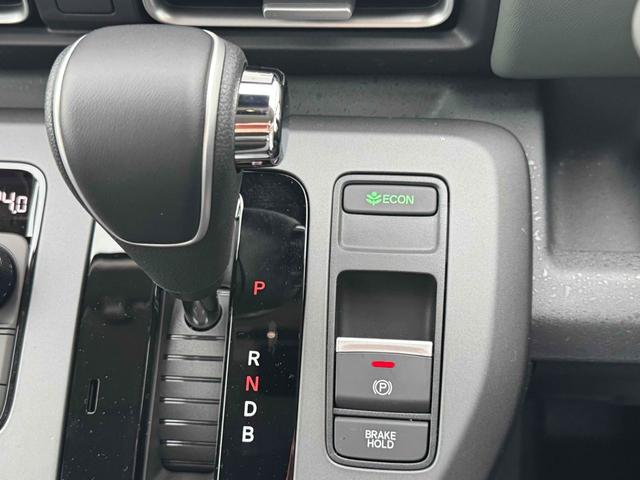 フリード e:HEVクロスター スロープ 福祉車輌 純正9インチナビ オートクルーズコントロール 衝突被害軽減システム 両側電動スライドドア LEDヘッドランプ ヘッドライトウォッシャー スマートキー シートヒーター CVT(18枚目)