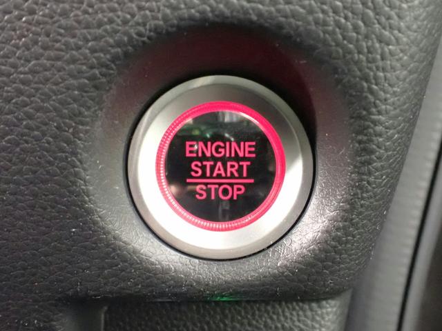 Ｎ－ＢＯＸカスタム Ｇ・Ｌホンダセンシング　４ＷＤ　純正ナビ　フルセグＴＶ　ＵＳＢ＆ＢＴ接続可能　バックカメラ　ＥＴＣ　ワンオーナー　両側パワスラ　レーダークルーズＣ　ＬＥＤオートライト　プッシュスタート　シートヒーター　純正アルミ（16枚目）
