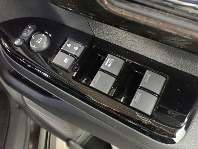 Ｎ－ＢＯＸカスタム Ｇ・Ｌホンダセンシング　４ＷＤ　純正ナビ　フルセグＴＶ　ＵＳＢ＆ＢＴ接続可能　バックカメラ　ＥＴＣ　ワンオーナー　両側パワスラ　レーダークルーズＣ　ＬＥＤオートライト　プッシュスタート　シートヒーター　純正アルミ（17枚目）