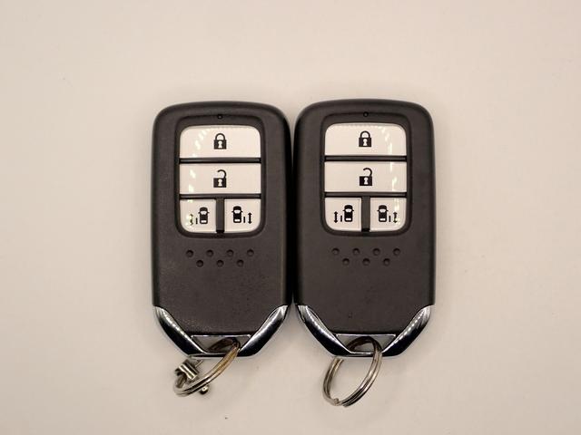 オデッセイハイブリッド ハイブリッドアブソルート・ホンダセンシンアドバンスＰ　８人乗り　純正ナビ　フルセグ　ＵＳＢ＆ＢＴ＆ＨＤＭＩ接続可能　マルチビューカメラ　ＥＴＣ　社外フリップダウンモニター　ワンオーナー　両側パワスラ　レーダークルーズＣ　パワーシート　純正アルミ　禁煙車（8枚目）