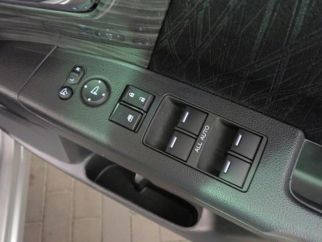 オデッセイハイブリッド ハイブリッドアブソルート・ホンダセンシンアドバンスＰ　８人乗り　純正ナビ　フルセグ　ＵＳＢ＆ＢＴ＆ＨＤＭＩ接続可能　マルチビューカメラ　ＥＴＣ　社外フリップダウンモニター　ワンオーナー　両側パワスラ　レーダークルーズＣ　パワーシート　純正アルミ　禁煙車（17枚目）