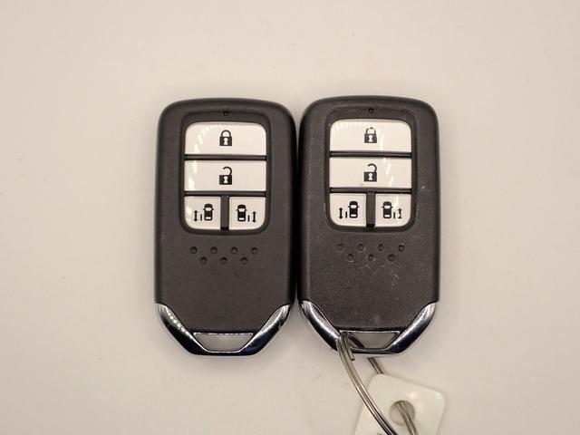 フリード Ｇ・ホンダセンシング　７人乗り　純正ディスプレイオーディオ　ＵＳＢ＆ＢＴ接続可能　ワンセグＴＶ　バックカメラ　ＥＴＣ　ワンオーナー　両側パワスラ　レーダークルーズＣ　ＬＥＤオートライト　プッシュスタート　スペアキー（7枚目）