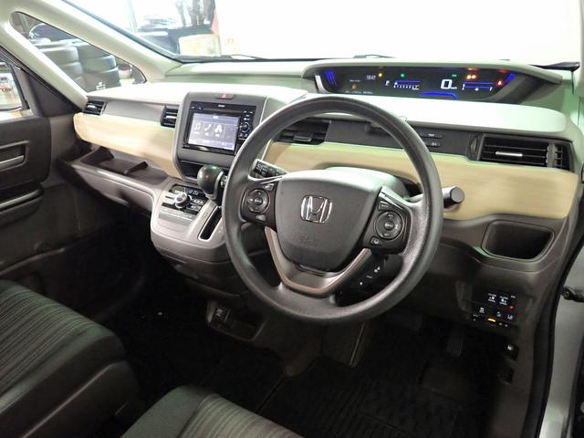 フリード Ｇ・ホンダセンシング　７人乗り　純正ディスプレイオーディオ　ＵＳＢ＆ＢＴ接続可能　ワンセグＴＶ　バックカメラ　ＥＴＣ　ワンオーナー　両側パワスラ　レーダークルーズＣ　ＬＥＤオートライト　プッシュスタート　スペアキー（20枚目）