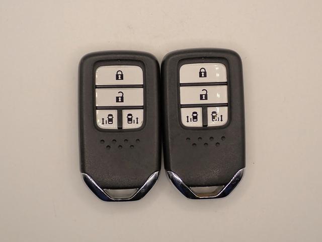 ステップワゴンスパーダ スパーダ・クールスピリットホンダセンシング　７人乗り　純正９インチナビ　フルセグＴＶ　ＵＳＢ＆ＢＴ＆ＨＤＭＩ接続可能　バックカメラ　ＥＴＣ　純正フリップダウンモニター　ワンオーナー　両側パワスラ　シートヒーター　ＬＥＤオートライト　禁煙車（8枚目）