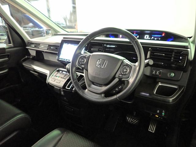 ステップワゴンスパーダ スパーダ・クールスピリットホンダセンシング　７人乗り　純正９インチナビ　フルセグＴＶ　ＵＳＢ＆ＢＴ＆ＨＤＭＩ接続可能　バックカメラ　ＥＴＣ　純正フリップダウンモニター　ワンオーナー　両側パワスラ　シートヒーター　ＬＥＤオートライト　禁煙車（21枚目）