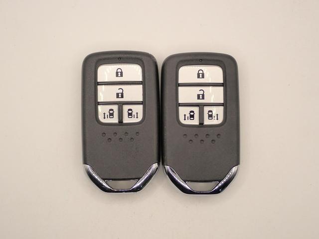 ステップワゴン G 8人乗り 社外ナビ フルセグTV USB&BT接続 バックカメラ ETC 社外フリップダウンモニター ワンオーナー 両側パワスラ クルーズC LEDオートライト Aストップ インテリキー 社外アルミ(8枚目)