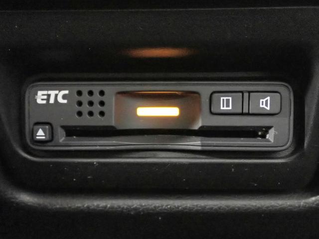 ステップワゴンスパーダ スパーダ　７人乗り　純正ナビ　フルセグＴＶ　ＵＳＢ＆ＢＴ＆ＨＤＭＩ接続　マルチビューカメラ　ＥＴＣ　純正フリップダウンモニター　ホンダセンシング　レーダークルーズＣ　両側パワスラ　ＬＥＤオートライト　禁煙車（9枚目）