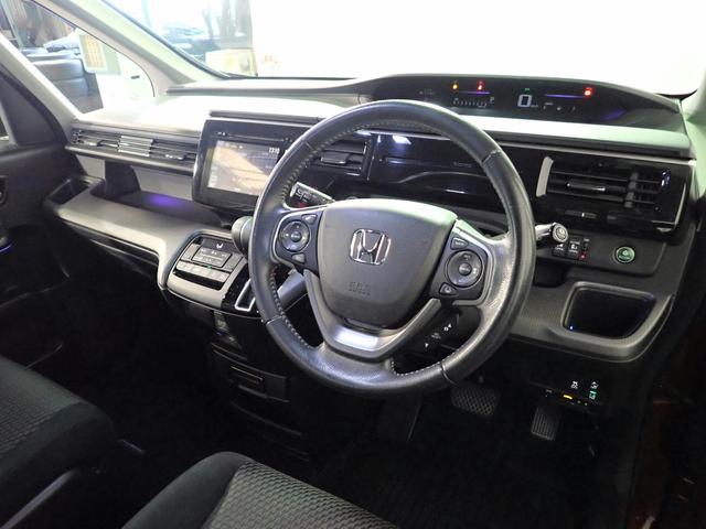 ステップワゴンスパーダ スパーダ　７人乗り　純正ナビ　フルセグＴＶ　ＵＳＢ＆ＢＴ＆ＨＤＭＩ接続　マルチビューカメラ　ＥＴＣ　純正フリップダウンモニター　ホンダセンシング　レーダークルーズＣ　両側パワスラ　ＬＥＤオートライト　禁煙車（20枚目）