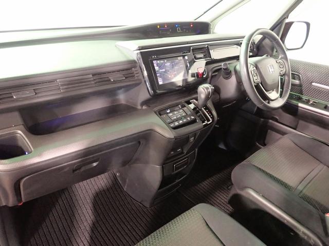 ステップワゴンスパーダ スパーダ　７人乗り　純正ナビ　フルセグＴＶ　ＵＳＢ＆ＢＴ＆ＨＤＭＩ接続　マルチビューカメラ　ＥＴＣ　純正フリップダウンモニター　ホンダセンシング　レーダークルーズＣ　両側パワスラ　ＬＥＤオートライト　禁煙車（22枚目）