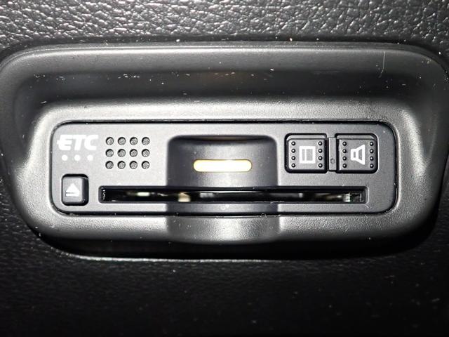 ヴェゼル ハイブリッドＲＳ・ホンダセンシング　純正ナビ　ＵＳＢ＆ＢＴ接続可能　バックカメラ　ＥＴＣ　ワンオーナー　レーダークルーズＣ　ＬＥＤオートライト　シートヒーター　ハーフレザー　ルーフレール　プッシュスタート　純正１８インチアルミ（9枚目）