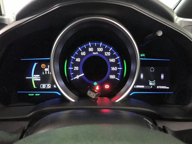 フィットハイブリッド Ｓパッケージ　純正ナビ　フルセグＴＶ　ＢＴ接続　バックカメラ　ＥＴＣ　ワンオーナー　安心パッケージ　ＬＥＤオートライト　クルーズＣ　インテリキー　プッシュスタート　アイドリングストップ　純正アルミ　禁煙車（17枚目）