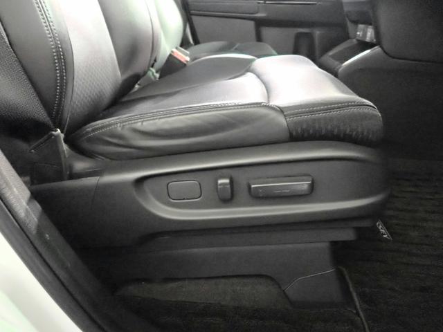 オデッセイ アブソルート・ＥＸ　７人乗り　純正ナビ　フルセグＴＶ　ＵＳＢ＆ＢＴ＆ＨＤＭＩ接続　マルチビューカメラ　ＥＴＣ２．０　フリップダウンモニター　ホンダセンシング　パワーテールゲート　レーダーＣＣ　両側パワスラ　純正アルミ（14枚目）