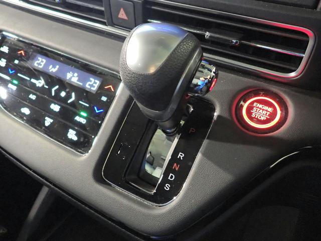 オデッセイ アブソルート・ＥＸ　７人乗り　純正ナビ　フルセグＴＶ　ＵＳＢ＆ＢＴ＆ＨＤＭＩ接続　マルチビューカメラ　ＥＴＣ２．０　フリップダウンモニター　ホンダセンシング　パワーテールゲート　レーダーＣＣ　両側パワスラ　純正アルミ（20枚目）