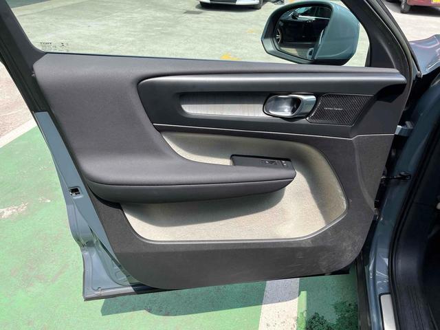 ＸＣ４０ アルティメット　Ｂ４　ＡＷＤ　ＥＴＣ　サイドカメラ　クリアランスソナー　パワーシート　サンルーフ　アルミホイール　スマートキー　電動格納ミラー　シートヒーター　ＡＴ　Ｂｌｕｅｔｏｏｔｈ　エアコン　パワーウィンドウ　運転席エアバッグ（61枚目）