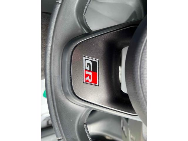 ヤリスクロス ハイブリッド　ＧＲスポーツ　ＥＴＣ　全周囲カメラ　クリアランスソナー　オートクルーズコントロール　レーンアシスト　パークアシスト　衝突被害軽減システム　オートマチックハイビーム　オートライト　ＬＥＤヘッドランプ　電動リアゲート（80枚目）