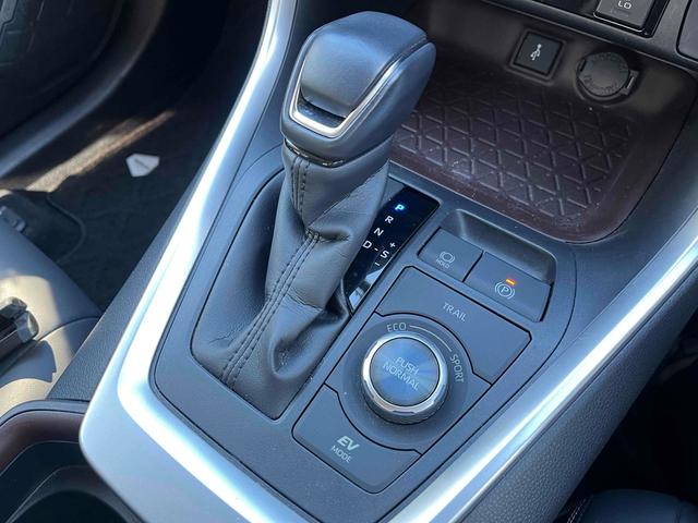 ＲＡＶ４ ハイブリッドＧ　４ＷＤ　ドライブレコーダー　全周囲カメラ　クリアランスソナー　オートクルーズコントロール　レーンアシスト　パワーシート　ナビ　オートマチックハイビーム　オートライト　電動リアゲート　アルミホイール（15枚目）