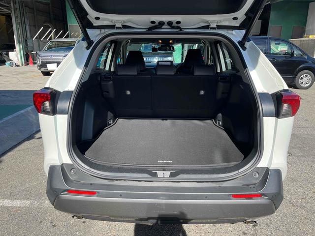 ＲＡＶ４ ハイブリッドＧ　４ＷＤ　ドライブレコーダー　全周囲カメラ　クリアランスソナー　オートクルーズコントロール　レーンアシスト　パワーシート　ナビ　オートマチックハイビーム　オートライト　電動リアゲート　アルミホイール（24枚目）
