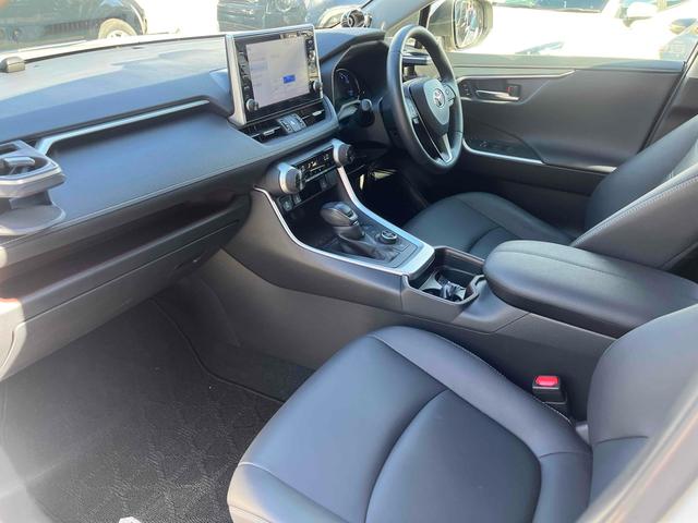 ＲＡＶ４ ハイブリッドＧ　４ＷＤ　ドライブレコーダー　全周囲カメラ　クリアランスソナー　オートクルーズコントロール　レーンアシスト　パワーシート　ナビ　オートマチックハイビーム　オートライト　電動リアゲート　アルミホイール（67枚目）