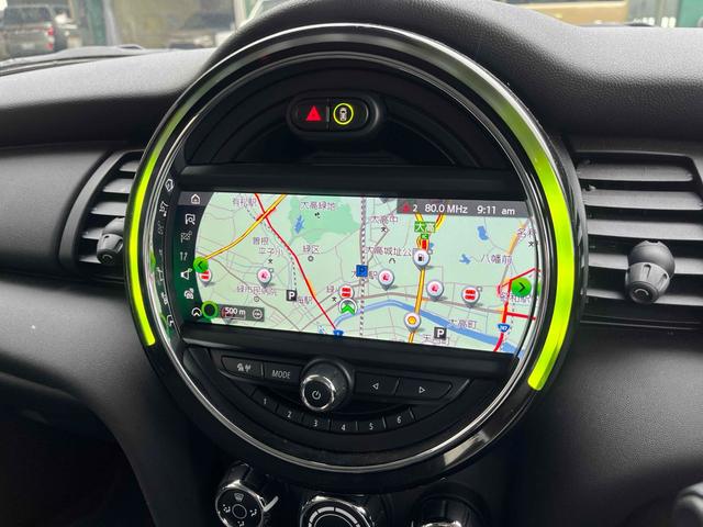ＭＩＮＩ ヴィクトリア　ＥＴＣ　バックカメラ　ナビ　クリアランスソナー　アルミホイール　オートライト　スマートキー　アイドリングストップ　電動格納ミラー　ＡＴ　ＡＢＳ　ＥＳＣ　ＵＳＢ　Ｂｌｕｅｔｏｏｔｈ　エアコン（6枚目）