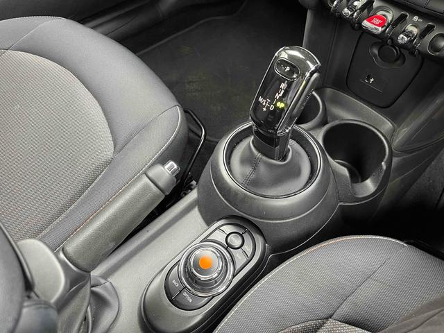 ＭＩＮＩ ヴィクトリア　ＥＴＣ　バックカメラ　ナビ　クリアランスソナー　アルミホイール　オートライト　スマートキー　アイドリングストップ　電動格納ミラー　ＡＴ　ＡＢＳ　ＥＳＣ　ＵＳＢ　Ｂｌｕｅｔｏｏｔｈ　エアコン（9枚目）