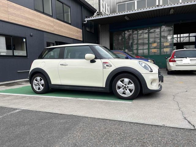 ＭＩＮＩ ヴィクトリア　ＥＴＣ　バックカメラ　ナビ　クリアランスソナー　アルミホイール　オートライト　スマートキー　アイドリングストップ　電動格納ミラー　ＡＴ　ＡＢＳ　ＥＳＣ　ＵＳＢ　Ｂｌｕｅｔｏｏｔｈ　エアコン（17枚目）