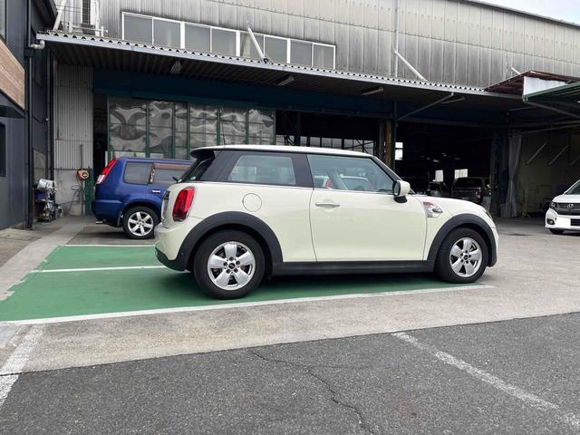 ＭＩＮＩ ヴィクトリア　ＥＴＣ　バックカメラ　ナビ　クリアランスソナー　アルミホイール　オートライト　スマートキー　アイドリングストップ　電動格納ミラー　ＡＴ　ＡＢＳ　ＥＳＣ　ＵＳＢ　Ｂｌｕｅｔｏｏｔｈ　エアコン（28枚目）