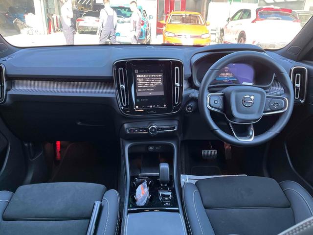 ＸＣ４０ アルティメット　Ｂ４　ＡＷＤ　ダークエディション　全周囲カメラ　クリアランスソナー　パワーシート　サンルーフ　電動リアゲート　アルミホイール　スマートキー　シートヒーター　ＡＴ　エアコン　パワーステアリング（2枚目）