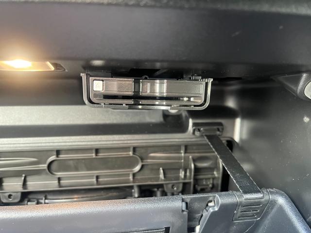 ＸＣ４０ アルティメット　Ｂ４　ＡＷＤ　ダークエディション　全周囲カメラ　クリアランスソナー　パワーシート　サンルーフ　電動リアゲート　アルミホイール　スマートキー　シートヒーター　ＡＴ　エアコン　パワーステアリング（16枚目）