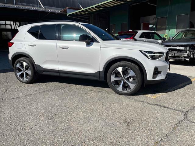 ＸＣ４０ アルティメット　Ｂ４　ＡＷＤ　ダークエディション　全周囲カメラ　クリアランスソナー　パワーシート　サンルーフ　電動リアゲート　アルミホイール　スマートキー　シートヒーター　ＡＴ　エアコン　パワーステアリング（25枚目）