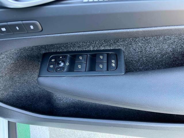 ＸＣ４０ アルティメット　Ｂ４　ＡＷＤ　ダークエディション　全周囲カメラ　クリアランスソナー　パワーシート　サンルーフ　電動リアゲート　アルミホイール　スマートキー　シートヒーター　ＡＴ　エアコン　パワーステアリング（46枚目）