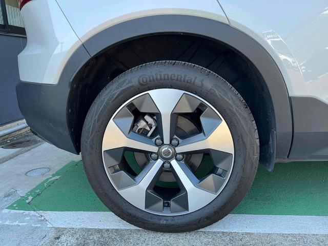 ＸＣ４０ アルティメット　Ｂ４　ＡＷＤ　ダークエディション　全周囲カメラ　クリアランスソナー　パワーシート　サンルーフ　電動リアゲート　アルミホイール　スマートキー　シートヒーター　ＡＴ　エアコン　パワーステアリング（52枚目）