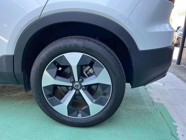 ＸＣ４０ アルティメット　Ｂ４　ＡＷＤ　ダークエディション　全周囲カメラ　クリアランスソナー　パワーシート　サンルーフ　電動リアゲート　アルミホイール　スマートキー　シートヒーター　ＡＴ　エアコン　パワーステアリング（56枚目）
