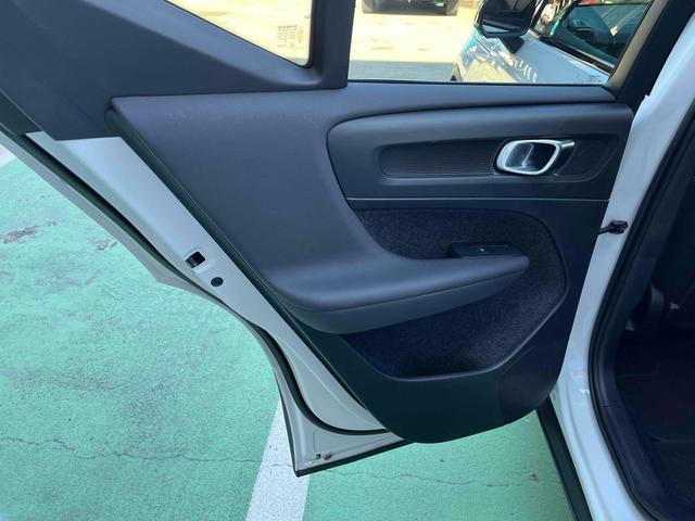 ＸＣ４０ アルティメット　Ｂ４　ＡＷＤ　ダークエディション　全周囲カメラ　クリアランスソナー　パワーシート　サンルーフ　電動リアゲート　アルミホイール　スマートキー　シートヒーター　ＡＴ　エアコン　パワーステアリング（57枚目）
