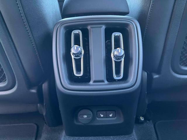 ＸＣ４０ アルティメット　Ｂ４　ＡＷＤ　ダークエディション　全周囲カメラ　クリアランスソナー　パワーシート　サンルーフ　電動リアゲート　アルミホイール　スマートキー　シートヒーター　ＡＴ　エアコン　パワーステアリング（62枚目）