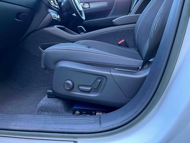 ＸＣ４０ アルティメット　Ｂ４　ＡＷＤ　ダークエディション　全周囲カメラ　クリアランスソナー　パワーシート　サンルーフ　電動リアゲート　アルミホイール　スマートキー　シートヒーター　ＡＴ　エアコン　パワーステアリング（69枚目）