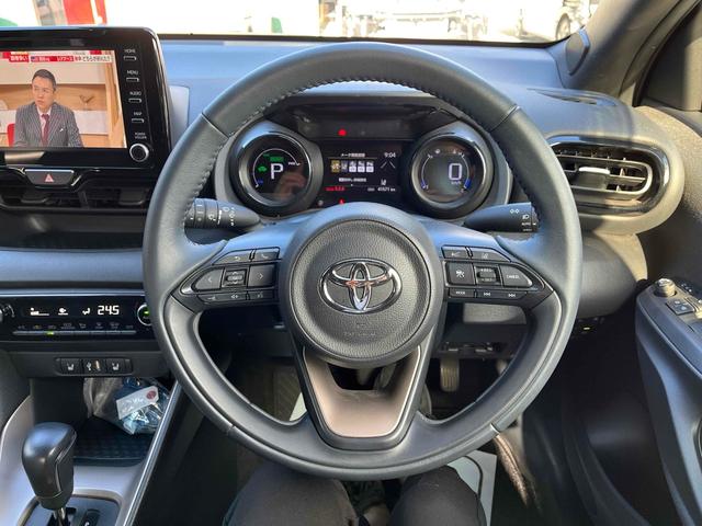 ヤリス ハイブリッドＺ　ドライブレコーダー　ＥＴＣ　バックカメラ　ナビ　ＴＶ　クリアランスソナー　オートクルーズコントロール　レーンアシスト　衝突被害軽減システム　オートマチックハイビーム　オートライト（3枚目）