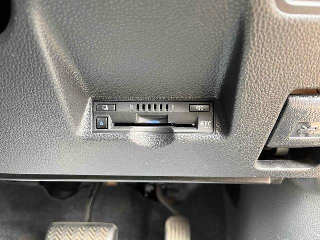 ヤリス ハイブリッドＺ　ドライブレコーダー　ＥＴＣ　バックカメラ　ナビ　ＴＶ　クリアランスソナー　オートクルーズコントロール　レーンアシスト　衝突被害軽減システム　オートマチックハイビーム　オートライト（11枚目）