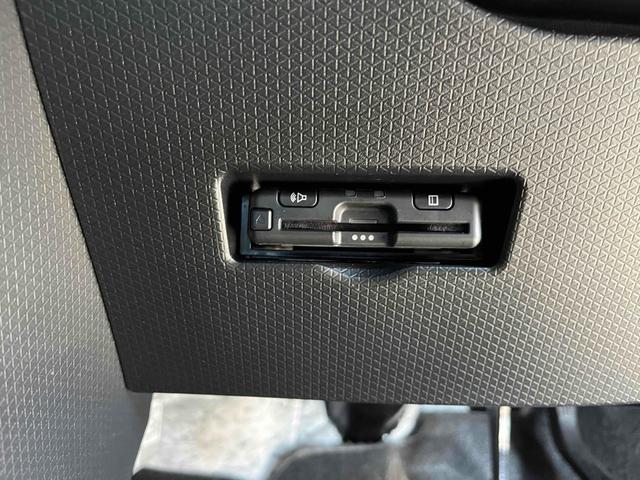 タント カスタムＸ　ＥＴＣ　バックカメラ　両側電動スライドドア　ナビ　ＴＶ　クリアランスソナー　衝突被害軽減システム　オートライト　スマートキー　アイドリングストップ　電動格納ミラー　シートヒーター　ベンチシート　ＣＶＴ（11枚目）