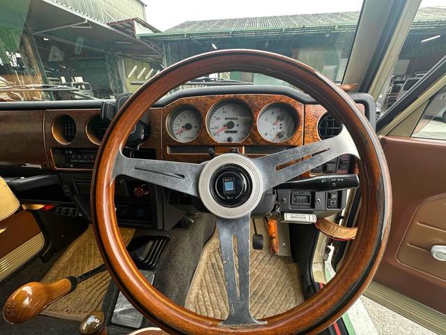 ジムニー ワイルドウインド エンジンオーバーホール済み オリジナルレザーシート 4WD MT CD アルミホイール エアコン(3枚目)