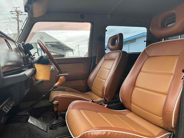 ジムニー ワイルドウインド エンジンオーバーホール済み オリジナルレザーシート 4WD MT CD アルミホイール エアコン(13枚目)