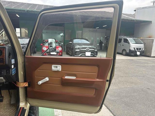 ジムニー ワイルドウインド エンジンオーバーホール済み オリジナルレザーシート 4WD MT CD アルミホイール エアコン(23枚目)