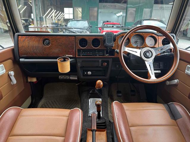 ジムニー ワイルドウインド エンジンオーバーホール済み オリジナルレザーシート 4WD MT CD アルミホイール エアコン(50枚目)
